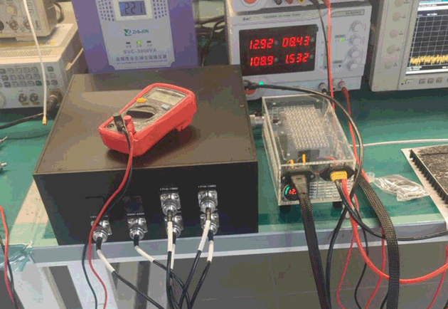 巴西南部一小型飞机坠毁 至少三人死亡