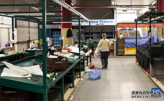 3月24日,意大利首都罗马一处市场暂时歇业。新华社记者 王楷焱 摄