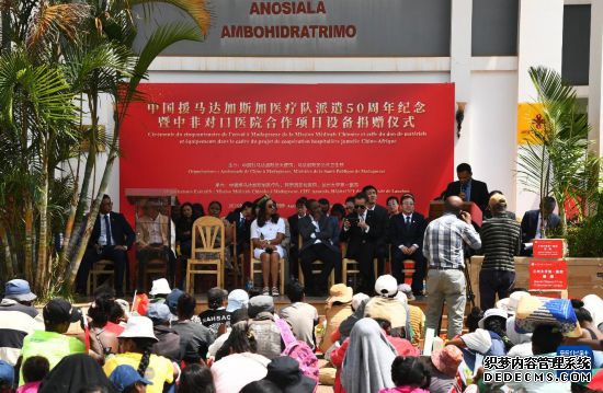 3月24日，中国援马达加斯加医疗物资捐赠仪式在马达加斯加首都塔那那利佛举行。新华社发（西塔卡·拉乔纳里松摄）