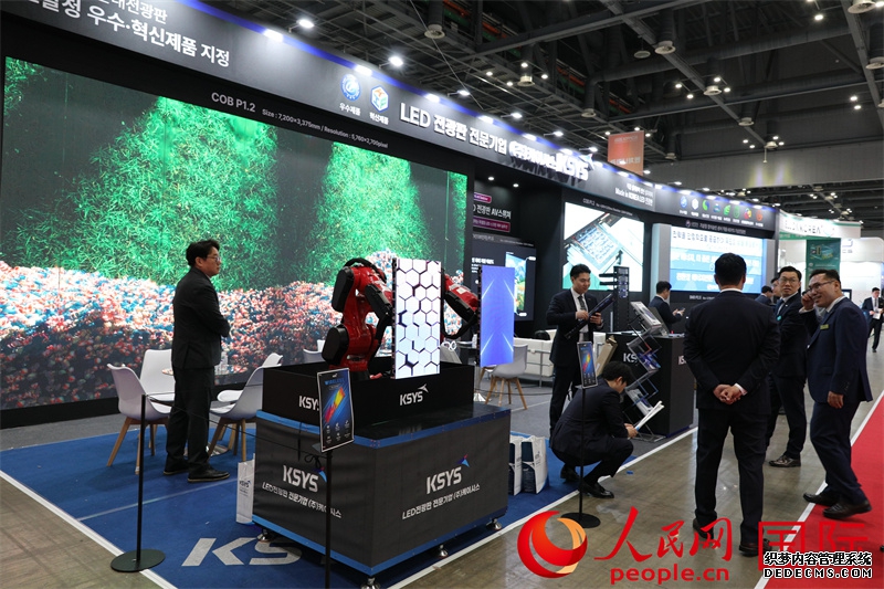 参加“2026韩国国家集市博览会”的企业展台。人民网记者 莽九晨摄