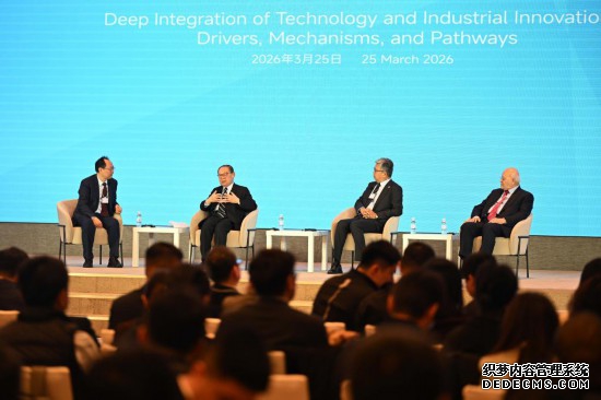 3月25日，与会嘉宾在天津2026跨国企业圆桌会全会上交流对话。新华社记者 赵子硕 摄