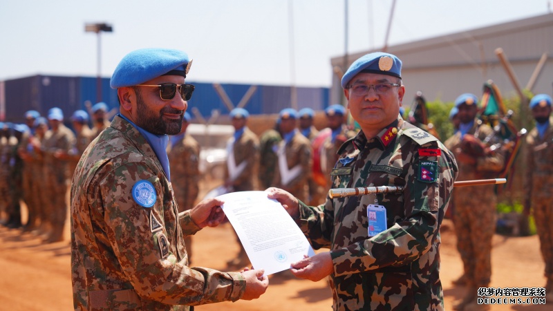 【7】图说：巴基斯坦指挥官获司令签发证书 黄浩摄.jpg
