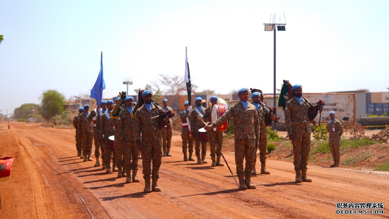 【8】图说：巴基斯坦官兵为完成任务回国的官兵举行欢送仪式 黄浩摄.jpg